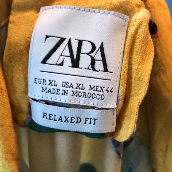 Button Up Abstract Graphic Top - Picture 5 of 6